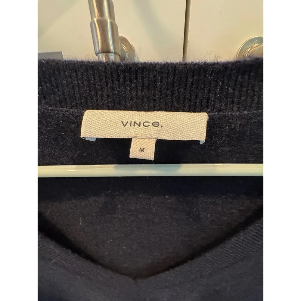 Vince Mens Navy Blue V-Neck Knit Sweater Size M‎